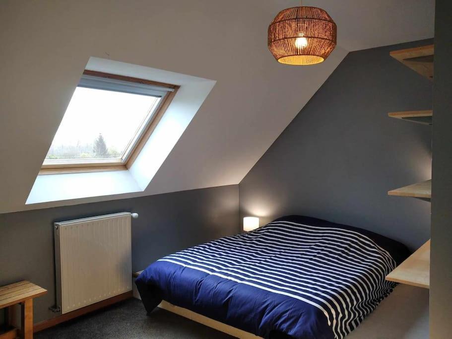 L Etablissement Gold Beach Propose 1 Hebergement , Maison 80M2 Avec Terrain 500M2, Parking Prive A 4 Min Du Port Artificiel D Arromanches, Services Accueil Personnalise, Lits Faits, Serviettes, Menage, Netflix, Wifi Ryes Exterior foto
